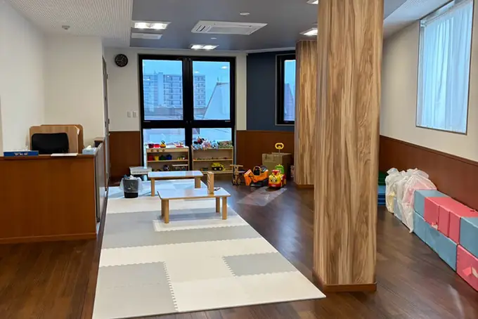 保育士／桃谷駅目の前・週2〜OK／新しい保育園で働きませんか？（みんなの里なるとほいくえん）の画像1枚目