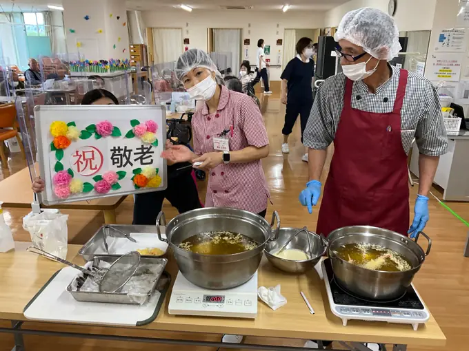 調理師募集／残業無し・有給取りやすさ◎／60代・70代も活躍中！の画像1枚目