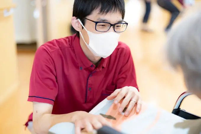 老健での入浴専従介護職／60代以上活躍中／勤務日・お休み希望考慮の画像1枚目