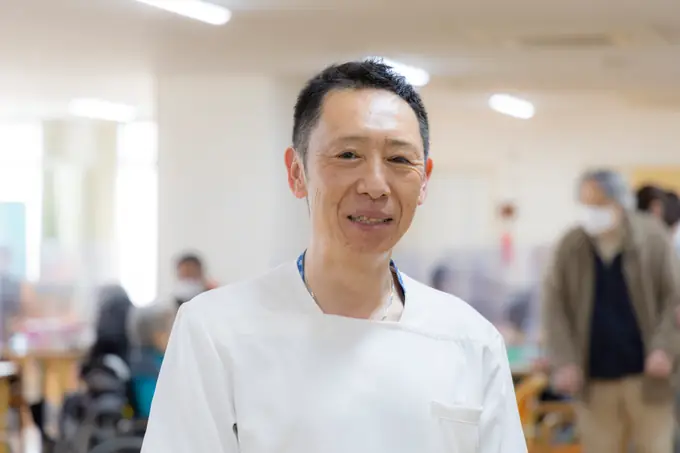 老健の夜勤専従介護スタッフ／福利厚生◎・月2回からOK（シニア世代活躍中施設）の画像1枚目