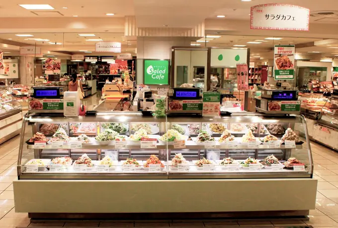 サラダ・惣菜専門店の接客販売スタッフ／50代60代活躍中・未経験可（Salad Cafe 東武百貨店池袋店）の画像1枚目