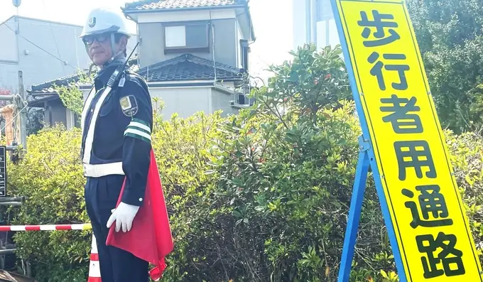 交通誘導・警備スタッフ／50代以上活躍中の画像1枚目