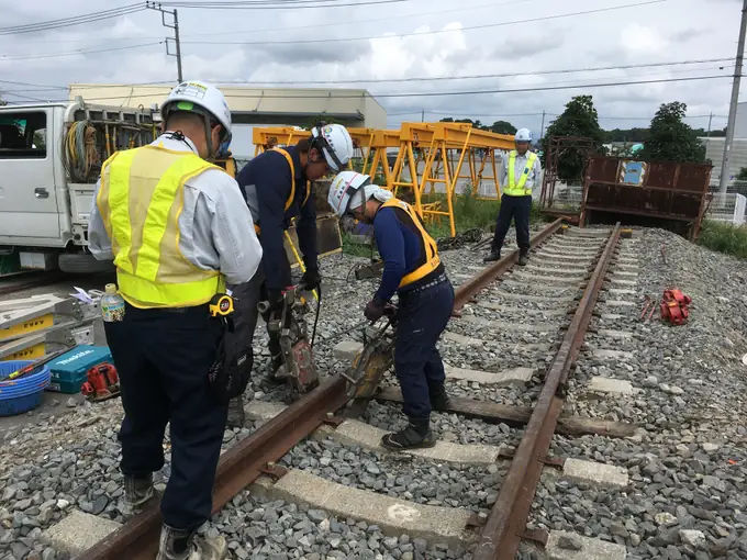 鉄道・道路維持・土木作業員／シニア世代活躍中の画像1枚目