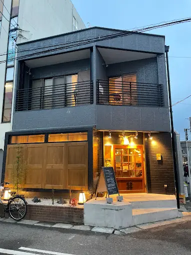 居酒屋のホール・調理スタッフ／駅チカ・完全週休2日制・未経験でもOK（シニア世代活躍中）の画像1枚目
