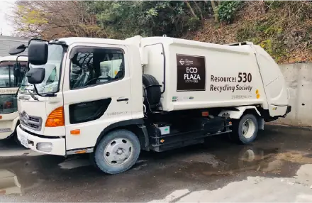 ごみ収集車の運転手及び助手／シニア世代活躍中の画像1枚目