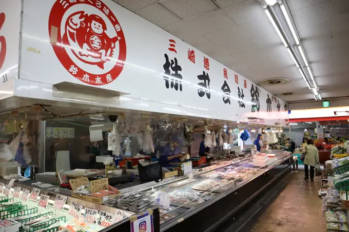 鮮魚店の販売スタッフ／完全週休2日制・駅チカ（シニア世代活躍中）の画像1枚目