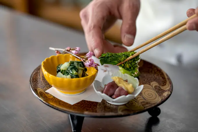 和食調理師（割烹旅館 若松）／シニア世代活躍中・駅チカの画像1枚目