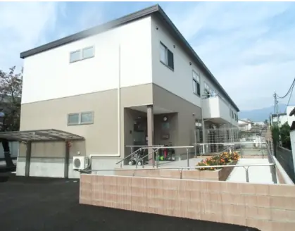 シニア世代活躍中！介護リーダー職（愛の家グループホーム 甲府中央）／残業少なめ・年間休日114日の画像1枚目