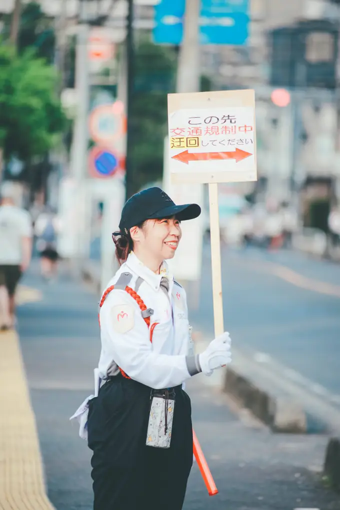 学校での来校者誘導や案内等／週1〜OK・シニア世代活躍中の画像1枚目