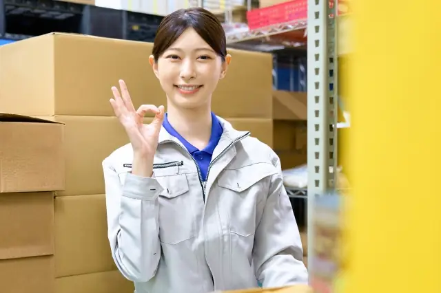 パソコン周辺機器のピッキングなどの軽作業スタッフ／日勤のみ／シニア世代活躍中の画像1枚目