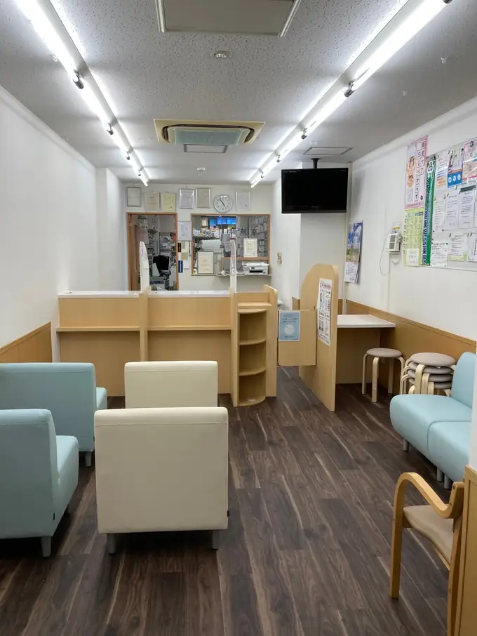 調剤事務／駅チカ、アットホームな薬局です。幅広い年齢層のスタッフで、和気藹々とやり繰りしています。の画像1枚目
