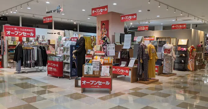 和雑貨・デニムきもの等の接客・販売スタッフ（きもの工房 一休 明石ビブレ店）／未経験OK・駅チカ（シニア世代活躍中）の画像1枚目