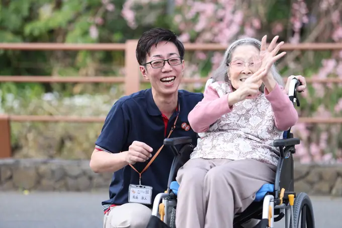 介護スタッフ／賞与あり・WワークOK（介護付き有料老人ホーム ガーデンテラス尾山台）の画像1枚目