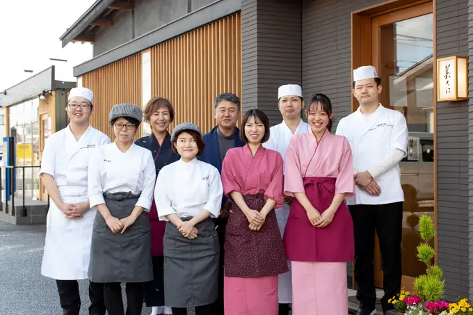 【高時給】飲食店のホール・接客スタッフ／まかない有り・50代活躍中の画像1枚目