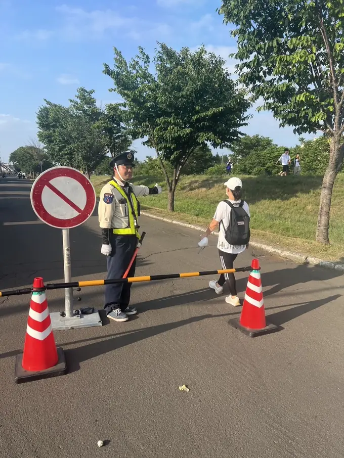 交通誘導警備／未経験でもOK・シニア世代活躍中の画像1枚目