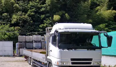 大型トラック運転手（関西ー九州・地場）／シニア世代活躍中（岡山営業所）の画像1枚目