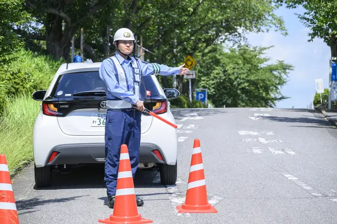 交通誘導警備員／週１日から週５日可／未経験OK（60代以上活躍中）の画像1枚目