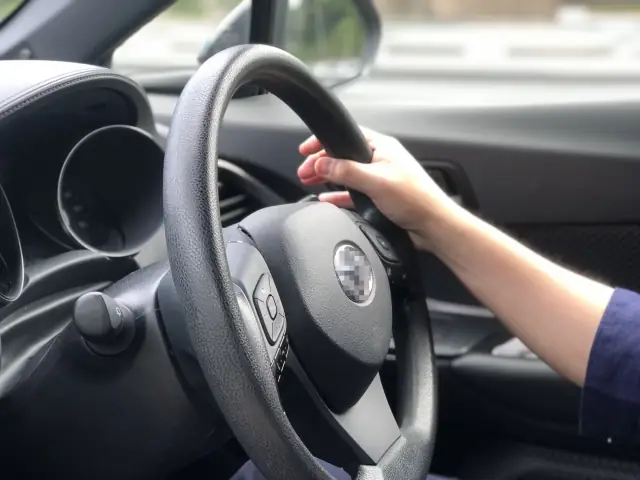 訪問診療スタッフ送迎ドライバー【神経内科クリニック】／土日祝休み・送迎業務未経験でもOK（シニア世代活躍中）の画像1枚目