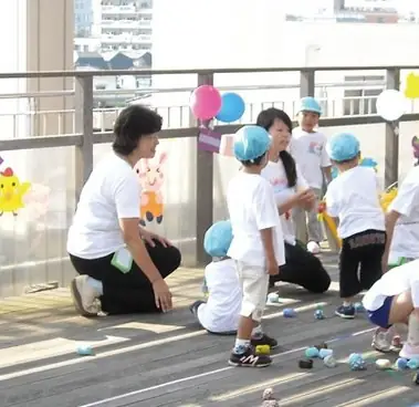 小規模保育所の常勤保育士（目白らるスマート保育所）／年間休日121日・50歳以上も活躍中企業の画像1枚目