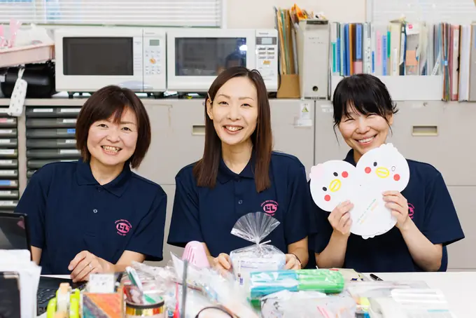 学童指導員［常勤］／無資格・未経験OK（50代活躍中）の画像1枚目