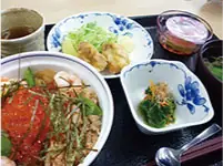 福祉施設の調理補助スタッフ／週3〜OK／未経験でもOK／シニア世代活躍中の画像1枚目