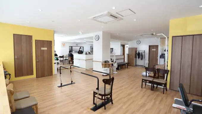 生活介護事業所の生活支援員(正職員)/土日休み・日勤のみ・シニア世代活躍中の画像1枚目