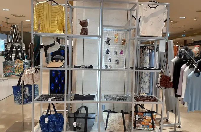 婦人服販売・営業事務（高岡市御旅屋セリオ店内）／週2日～OK／60代も活躍中の画像1枚目