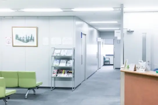 看護スタッフ（中メンタルクリニック）／1日3.5〜4時間勤務でOK・シニア世代活躍中の画像1枚目
