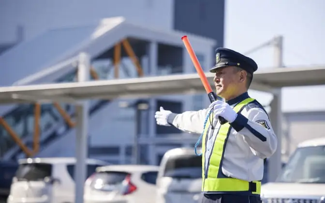 未経験OK！大型複合ビルの施設警備／60歳以上も活躍中の画像1枚目