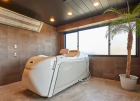 1日3時間でOK！デイサービスの入浴介助専従介護職（たかつき翔裕館）／60代以上も活躍中企業・無資格OKの画像1枚目