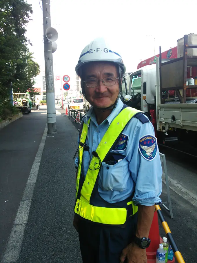 交通誘導警備・雑踏警備／未経験OK・60歳以上も活躍中の画像1枚目
