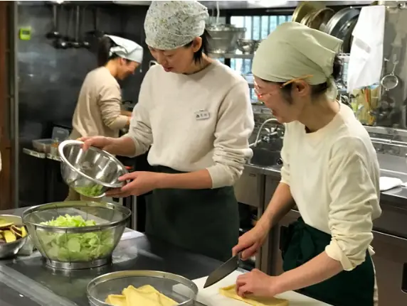 【50-60代活躍中】健康的な自然食を支える調理補助／週2〜3日OK／伊豆高原の癒しの職場の画像1枚目