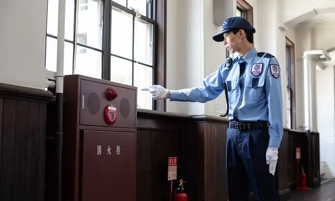 【急募】ホテル門前警備・案内（鷹峯）／シニア世代活躍中・未経験OKの画像1枚目