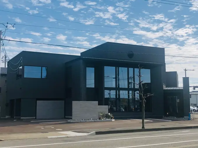 施工管理（2級建築施工管理技士：建築）／年間休日110日（シニア世代活躍中）の画像1枚目