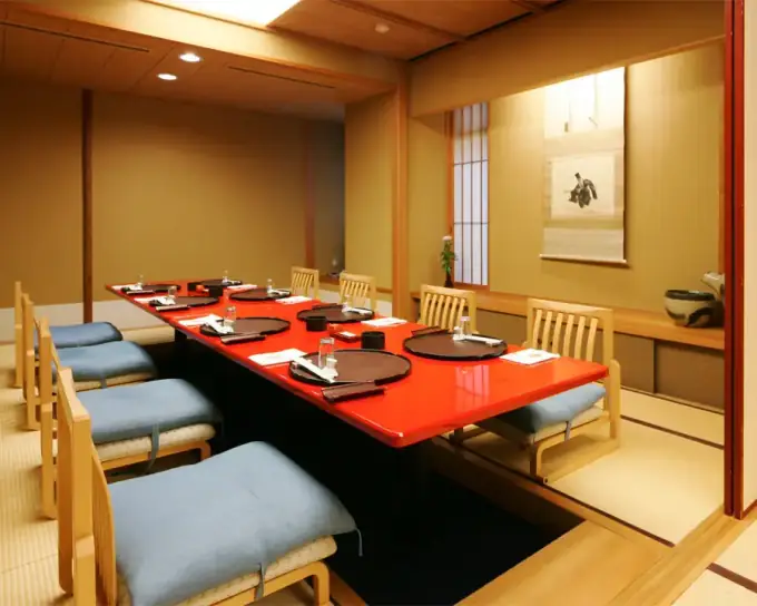 うなぎ割烹料理店のホールスタッフ（割烹 志満金）／飯田橋駅前すぐ／ブランクOK／60歳以上活躍中の画像1枚目