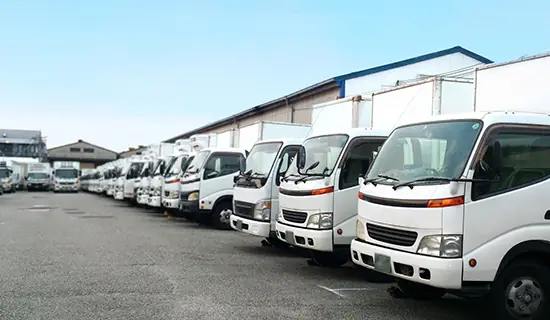 構内トラック移動・清掃作業／シニア世代活躍中の画像1枚目