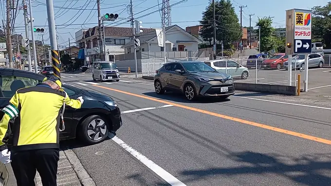 店舗駐車場ご案内スタッフ・直行直帰／未経験歓迎・年齢不問の画像1枚目